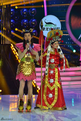 组图：大咖秀何炅扮哪吒谢娜变花木兰