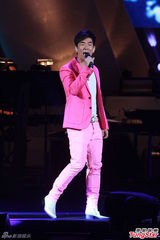 组图：曾志伟薛家燕扮肥姐 郑欣宜隔空寄思念