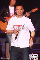 幻灯图：情系玉树关爱汇演 钟镇涛和女儿同台献唱