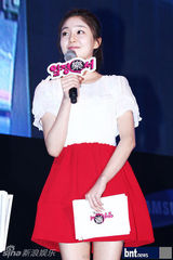 组图：韩女团2NE1出演节目《热情乐书》