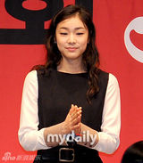 组图：韩花滑运动员金妍儿等出席体育大奖颁奖礼