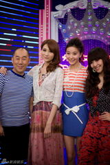 组图：周知录制《美丽俏佳人》 曝沙滩保养秘笈