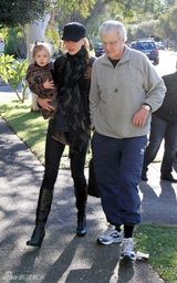 幻灯图集：妮可-基德曼带女儿回澳大利亚