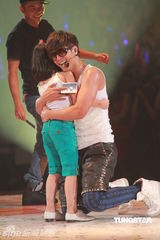 组图：罗志祥“舞法舞天”落幕 吴君如踩高跟鞋助阵