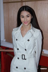 组图：肉蒲团宣传周防雪子胸夹纸巾 蓝燕萧定一和解 