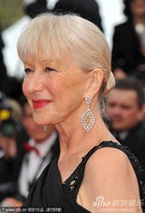 幻灯图集：海伦-米伦携丈夫恩爱亮相戛纳红毯