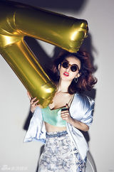 组图：张俪演绎情人节先锋女郎 桀骜秀38寸长腿