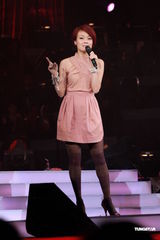 组图：李克勤音乐会秀家庭照 容祖儿惊喜现身