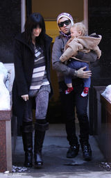 幻灯图集：阿什莉-辛普森一家三口外出过圣诞节