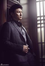 组图：吴奇隆最新杂志封面 帅气逼人俘获三代粉丝