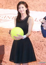 组图：林志玲不心急感情事 拒谈对言承旭未忘情