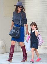 组图：前阿汤嫂变身时尚辣妈 小苏瑞淑女装靓爆