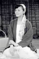 组图：戴娇倩最新杂志写真 时尚大气纯净自然