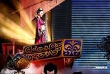 幻灯组图：李玟个唱玩变装秀 浴池上演“贵妃醉酒”