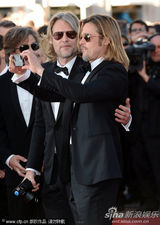 组图：皮特戛纳走秀长发黑超显帅气