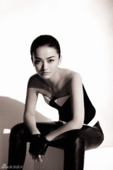 幻灯图：朱杰黑白写真 “晚秋”也有“狠”气质 