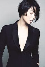 组图：殷桃最新写真曝光展现酷美一面