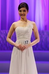 组图：日本小姐冠军泳装照 21岁学生力压群芳