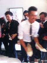 组图：林丹谢杏芳婚礼直击 新郎新娘甜蜜亲吻