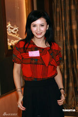 幻灯图：郑裕玲汪明荃曾华倩录节目秀熟女风采