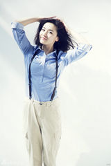 组图：邢宇菲自然系写真 纯净清爽真我本色