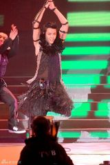 组图：杨千嬅幸福小女人唱情歌 容祖儿秀性感