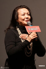 组图：徐静蕾笑看贺岁大战 新片受商界精英肯定