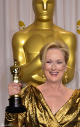 高清组图：奥斯卡后台获奖众星举金人光彩照人