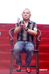 幻灯：郭德纲献“初吻”恶搞唐伯虎 笑言不如自己