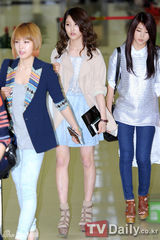 组图：4minute等歌手结束日本公演 轻松飞抵韩国