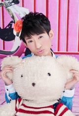 组图：《快男》海选“奇葩男”写真风格多样