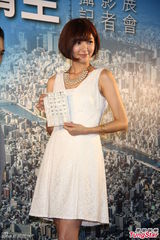 组图：郭雪芙自曝求签事业大吉 恋情大凶