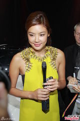 组图：乐基儿丰满亮相亲口否认再婚 没联络黎明