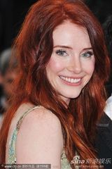 组图：《无法安宁》首映礼 布莱丝高腰蓬蓬裙抢镜