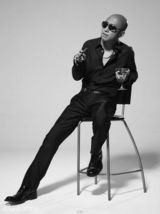 组图：周晓鸥瘦身成功 朋克造型震撼归来 