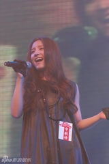 组图：中歌榜厦门欢唱会 张靓颖苏醒等献唱