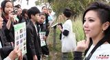 组图：GEM邓紫棋带小朋友野外观鸟 呼吁环保