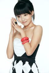 组图：女星林园最新写真 鬼马精灵展淑女风范