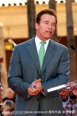 幻灯组图：卡梅隆留名星光大道 施瓦辛格到场助阵