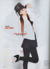 组图：辣妈安室奈美惠登封面 帽装帅气秀美腿