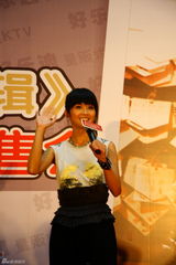 幻灯组图：阿SA签售新专辑 透露明年Twins再发片