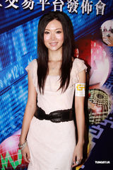 幻灯图：叶翠翠分享投资心得 任达华储黄金传给女儿 