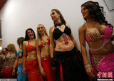 组图：匈牙利肚皮舞小姐大赛布达佩斯性感上演