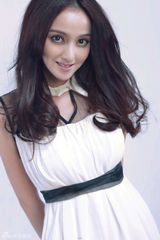 组图：陈一诺清新写真曝光 明朗微笑