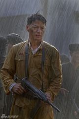 组图：《圣天门口》雨戏照曝光 段奕宏自曝极品体验