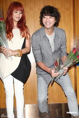 组图：信A-lin七夕突袭KTV包厢送惊喜