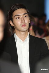 组图：纪文蕙大婚性感露半球 曾之乔杨佑宁也想婚