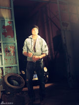 组图：青年演员刘一最新写真 尽显不羁型男本色