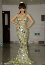 幻灯图：柳岩化身性感人鱼 最大优势是不怕从零开始