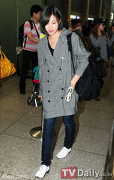 组图：T-ara赴日巡演休闲装亮相机场